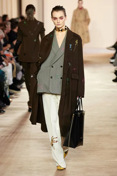Look 28